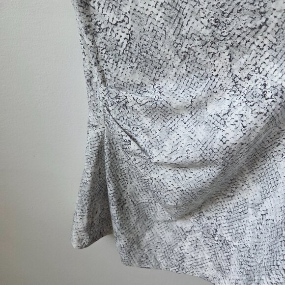 NWT ANN TAYLOR SURPLICE NECK WRAP STYLE SLEEVELESS SNAKESKIN PRINT TOP SIZE M - Picture 7 of 16